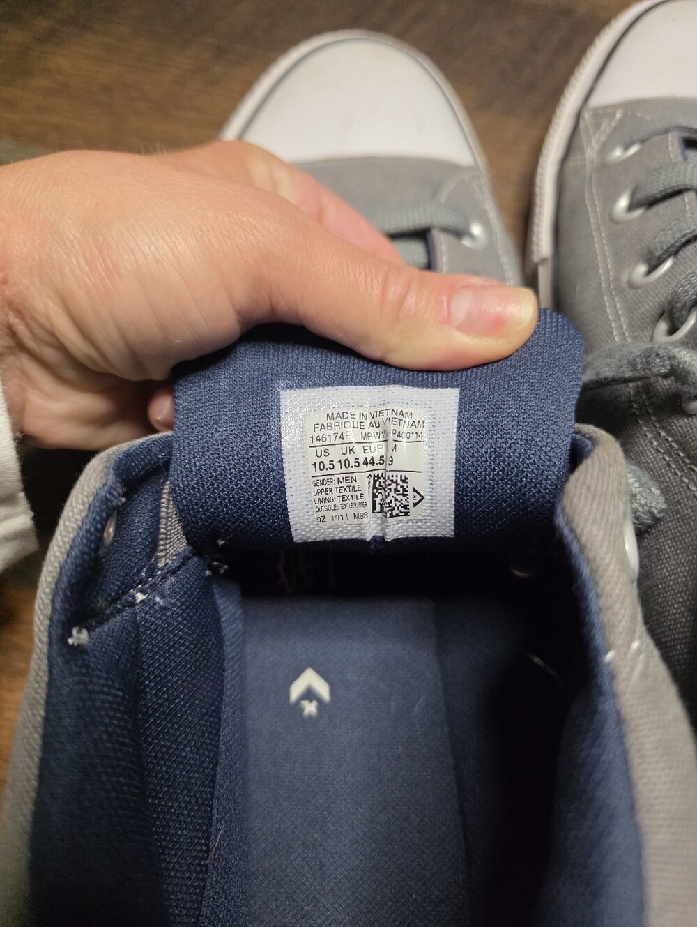 Mens 10.5 Converse In Grey - Picture 8 of 9